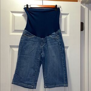 A Pea in the Pod Denim Bermuda shorts